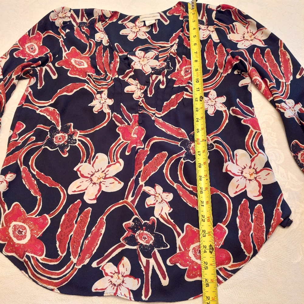 Cupcakes & Cashmere floral V neck navy blue red long sleeve abstract top. M - Picture 10 of 10